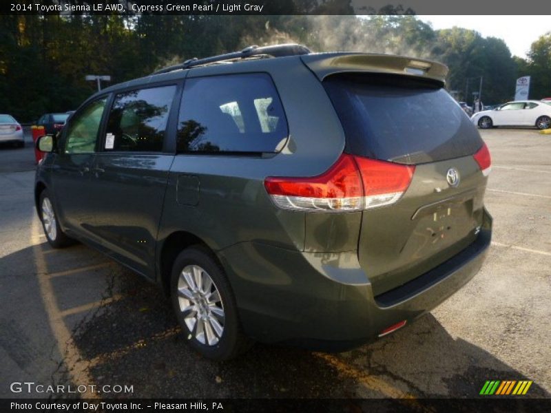 Cypress Green Pearl / Light Gray 2014 Toyota Sienna LE AWD