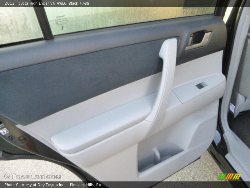 Black / Ash 2013 Toyota Highlander V6 4WD