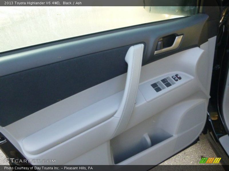 Black / Ash 2013 Toyota Highlander V6 4WD