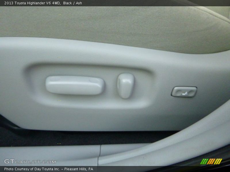Black / Ash 2013 Toyota Highlander V6 4WD