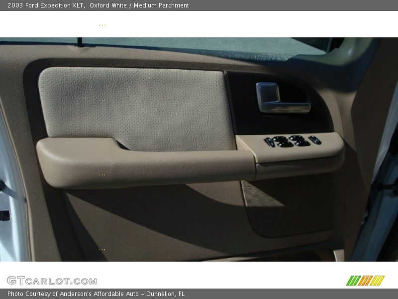 Oxford White / Medium Parchment 2003 Ford Expedition XLT