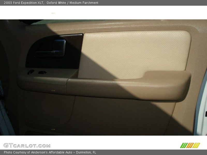Oxford White / Medium Parchment 2003 Ford Expedition XLT