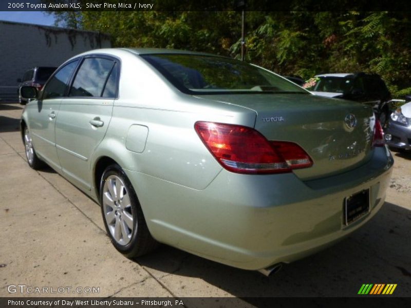 Silver Pine Mica / Ivory 2006 Toyota Avalon XLS