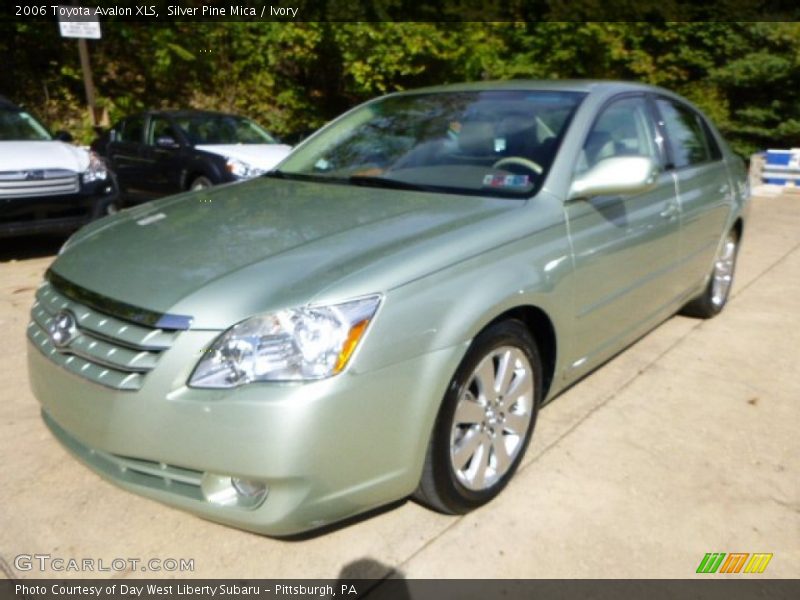 Silver Pine Mica / Ivory 2006 Toyota Avalon XLS