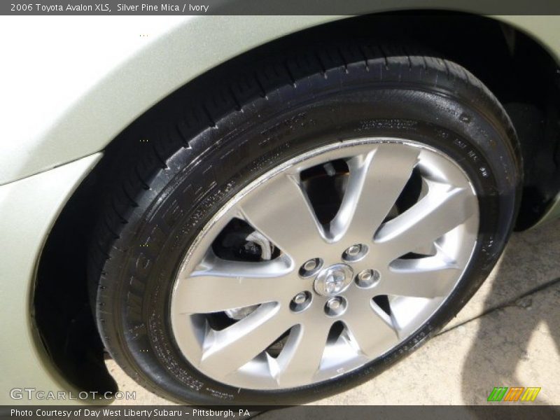 Silver Pine Mica / Ivory 2006 Toyota Avalon XLS
