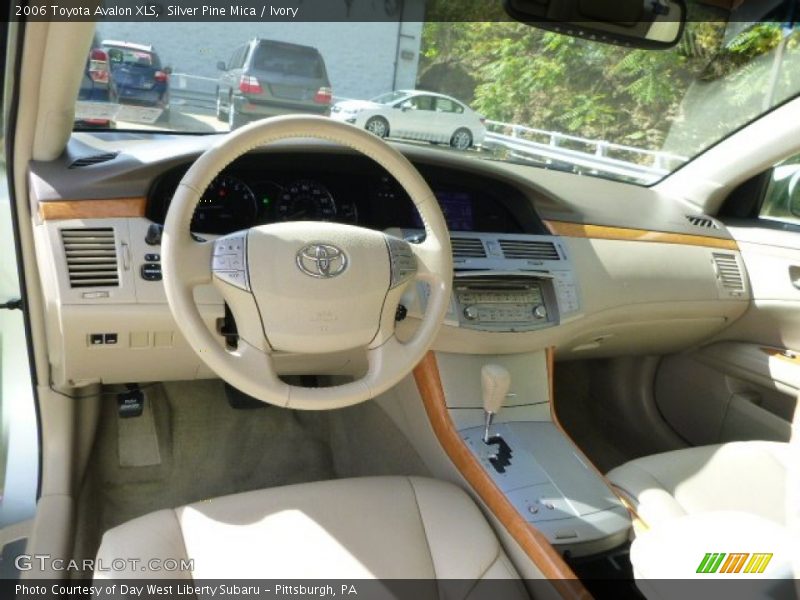 Silver Pine Mica / Ivory 2006 Toyota Avalon XLS