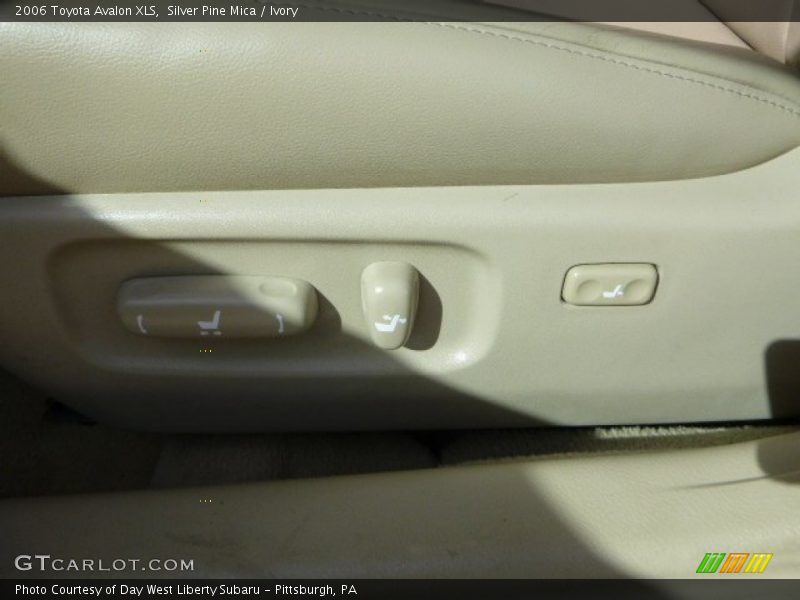 Silver Pine Mica / Ivory 2006 Toyota Avalon XLS