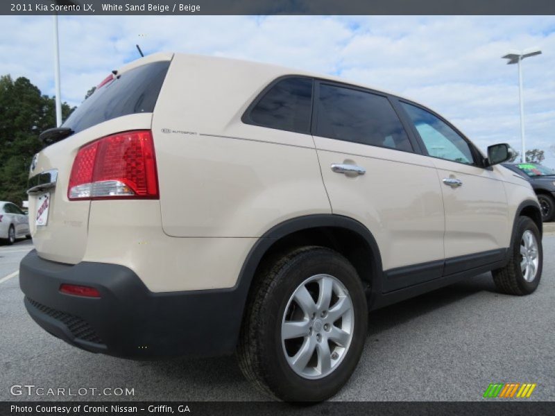 White Sand Beige / Beige 2011 Kia Sorento LX