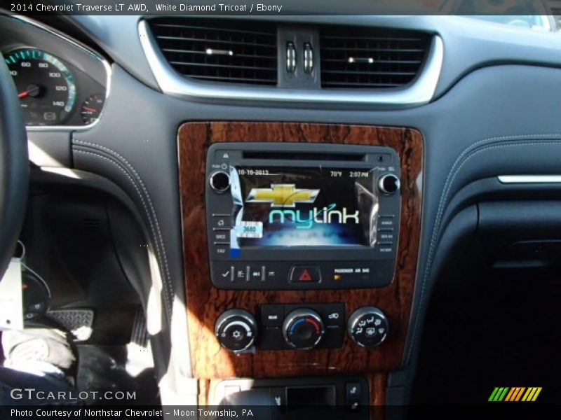 White Diamond Tricoat / Ebony 2014 Chevrolet Traverse LT AWD