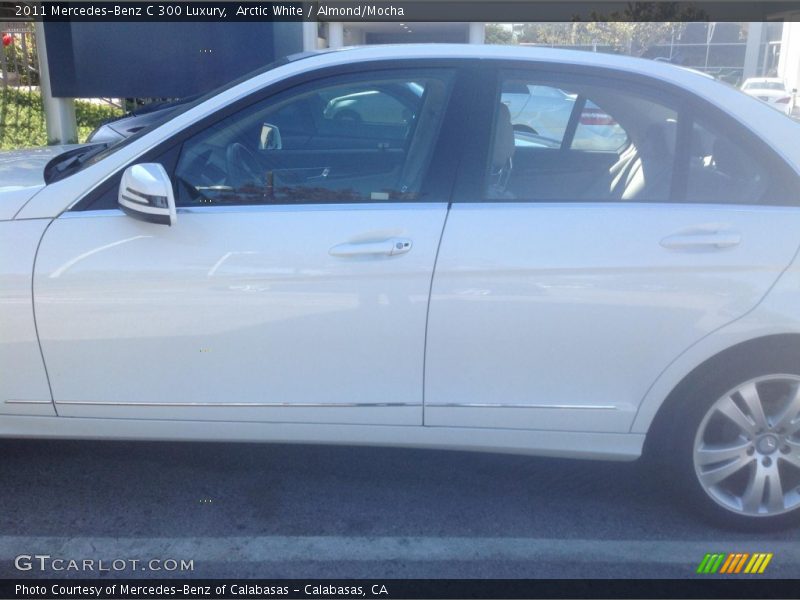 Arctic White / Almond/Mocha 2011 Mercedes-Benz C 300 Luxury