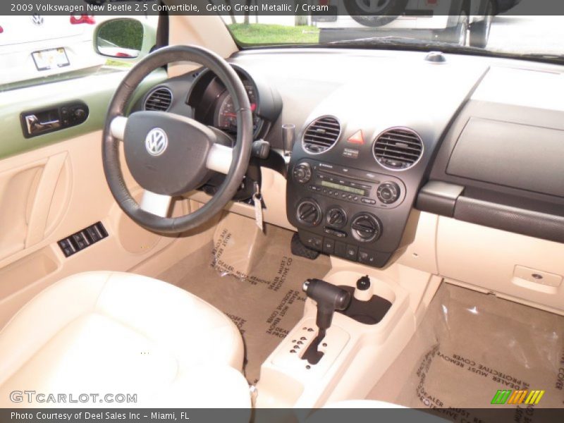 Gecko Green Metallic / Cream 2009 Volkswagen New Beetle 2.5 Convertible