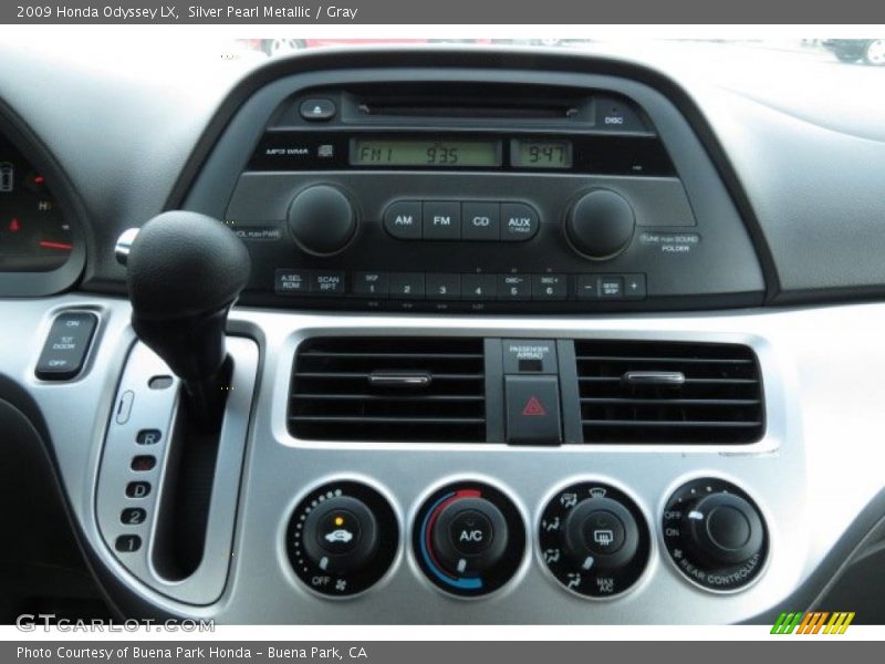 Silver Pearl Metallic / Gray 2009 Honda Odyssey LX