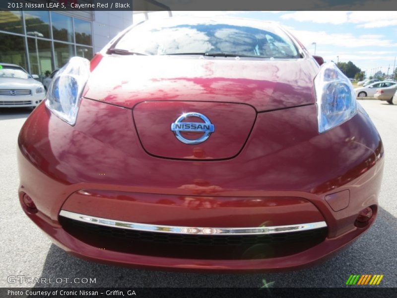Cayenne Red / Black 2013 Nissan LEAF S