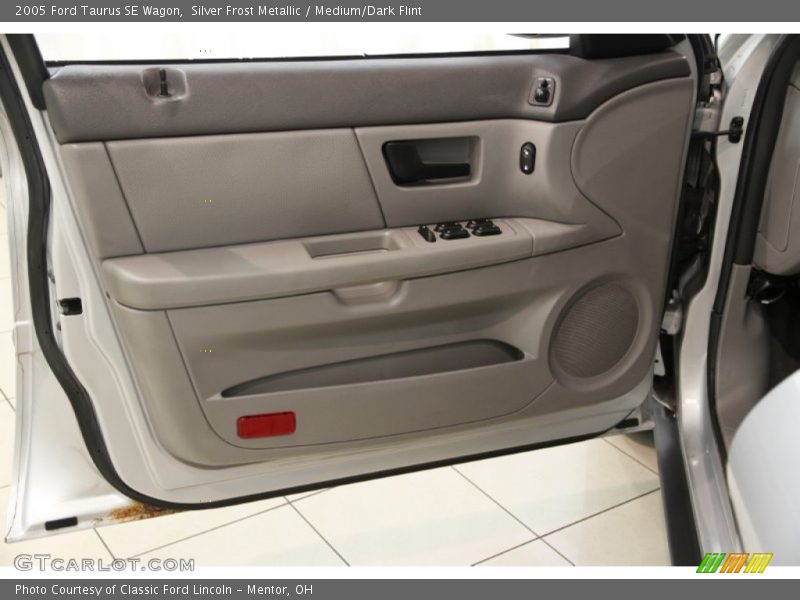 Door Panel of 2005 Taurus SE Wagon