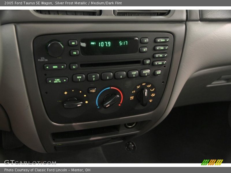 Controls of 2005 Taurus SE Wagon