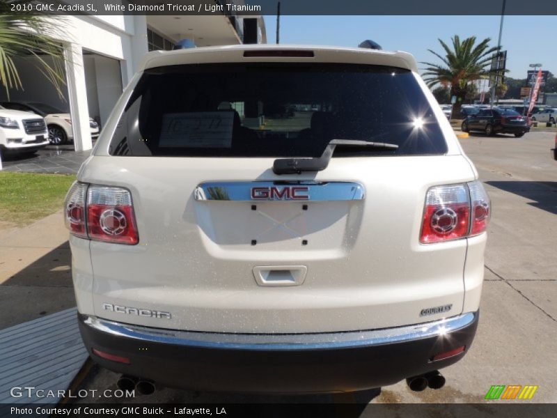 White Diamond Tricoat / Light Titanium 2010 GMC Acadia SL