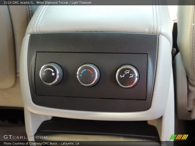 White Diamond Tricoat / Light Titanium 2010 GMC Acadia SL