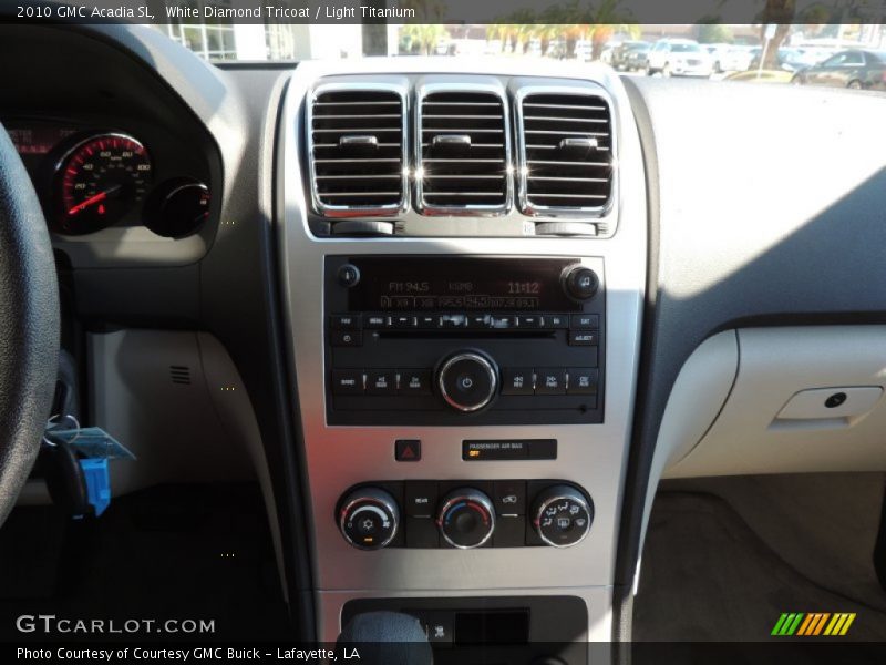 White Diamond Tricoat / Light Titanium 2010 GMC Acadia SL