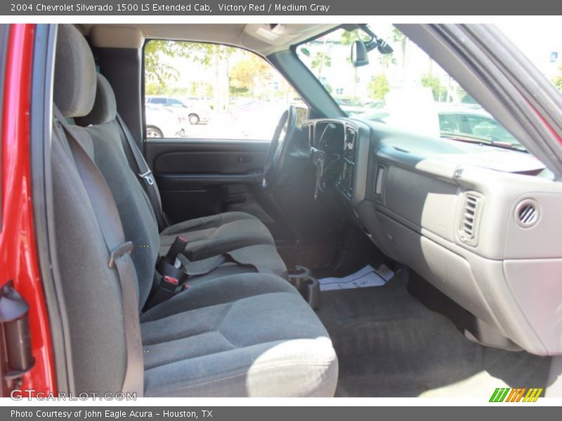 Victory Red / Medium Gray 2004 Chevrolet Silverado 1500 LS Extended Cab