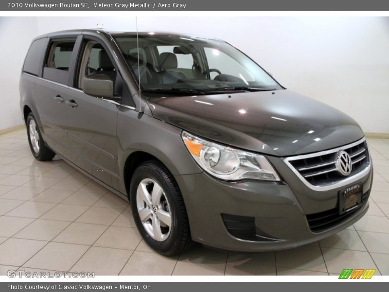 Meteor Gray Metallic / Aero Gray 2010 Volkswagen Routan SE
