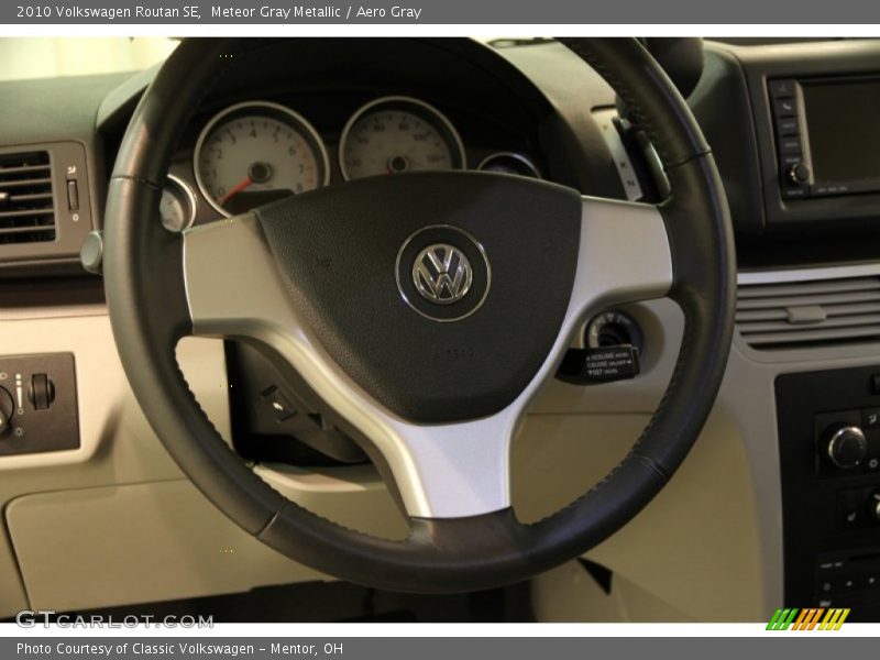 Meteor Gray Metallic / Aero Gray 2010 Volkswagen Routan SE
