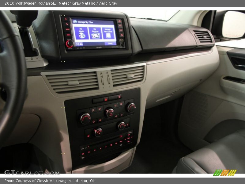 Meteor Gray Metallic / Aero Gray 2010 Volkswagen Routan SE