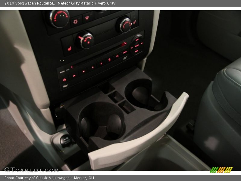 Meteor Gray Metallic / Aero Gray 2010 Volkswagen Routan SE