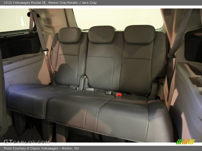Meteor Gray Metallic / Aero Gray 2010 Volkswagen Routan SE