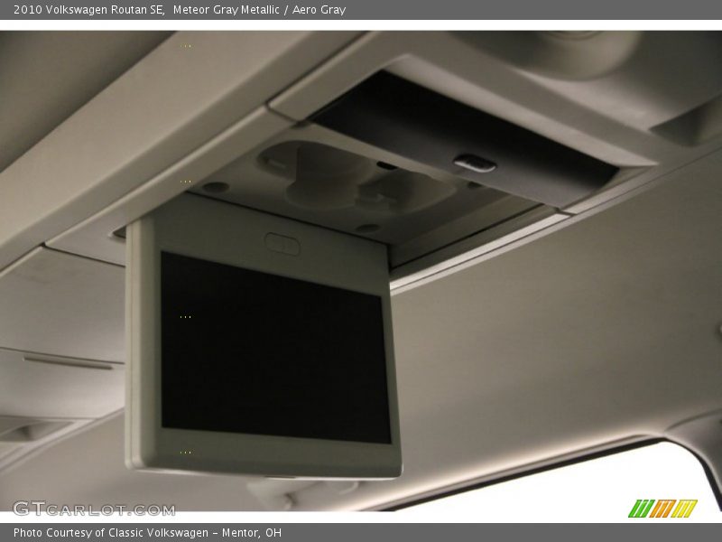 Entertainment System of 2010 Routan SE