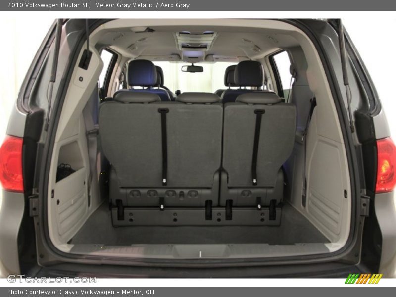  2010 Routan SE Trunk
