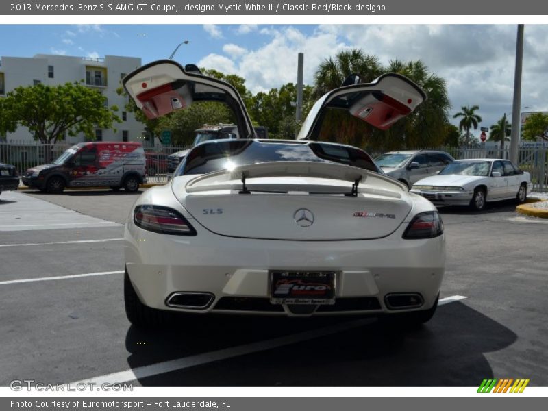 designo Mystic White II / Classic Red/Black designo 2013 Mercedes-Benz SLS AMG GT Coupe