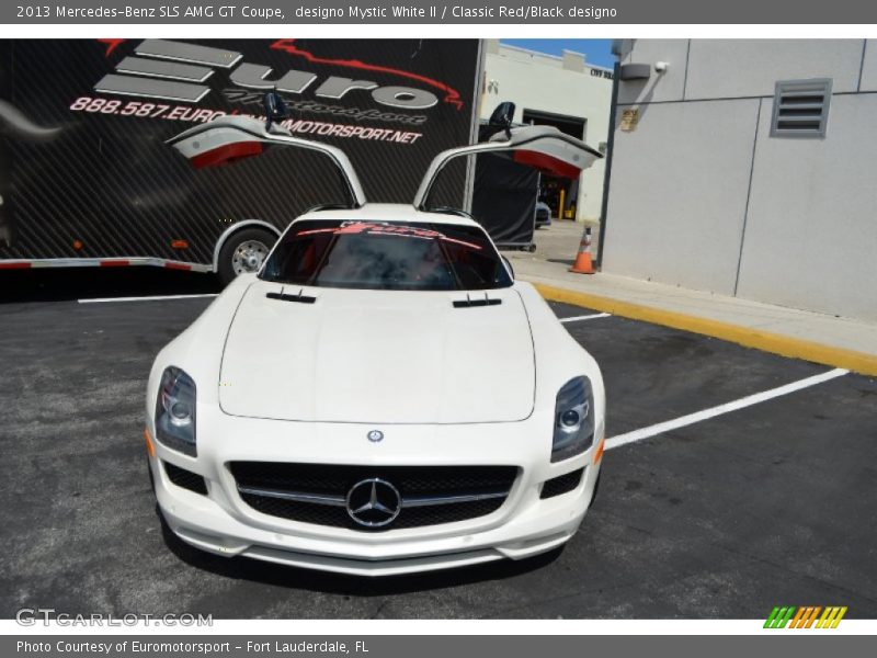 designo Mystic White II / Classic Red/Black designo 2013 Mercedes-Benz SLS AMG GT Coupe