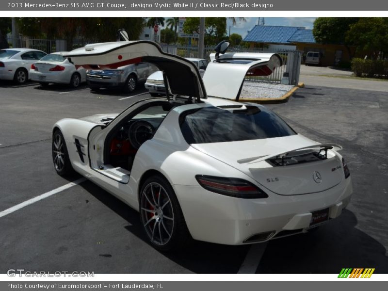 designo Mystic White II / Classic Red/Black designo 2013 Mercedes-Benz SLS AMG GT Coupe