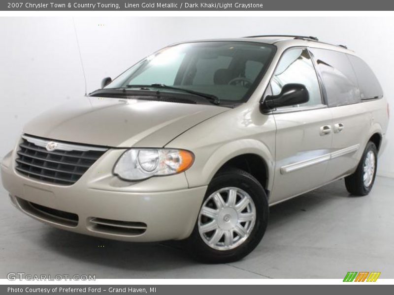 Front 3/4 View of 2007 Town & Country Touring