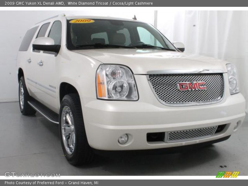 White Diamond Tricoat / Cocoa/Light Cashmere 2009 GMC Yukon XL Denali AWD