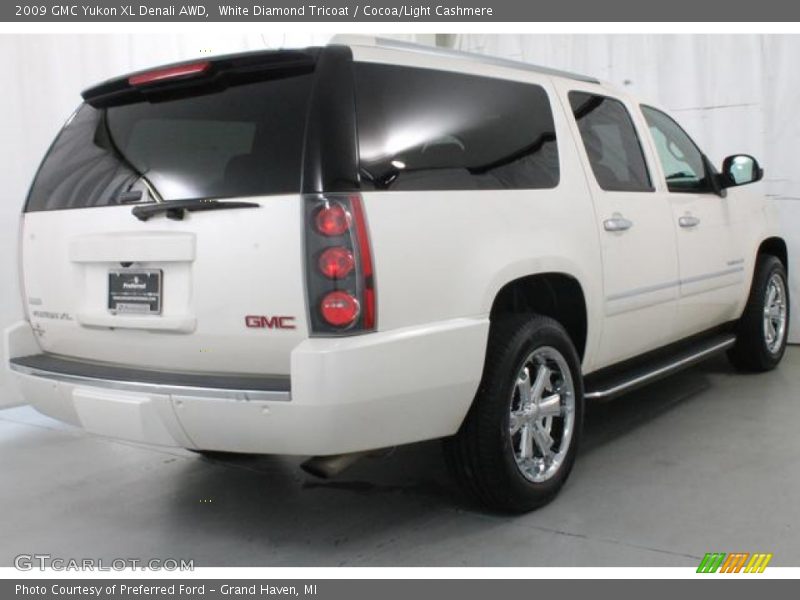 White Diamond Tricoat / Cocoa/Light Cashmere 2009 GMC Yukon XL Denali AWD