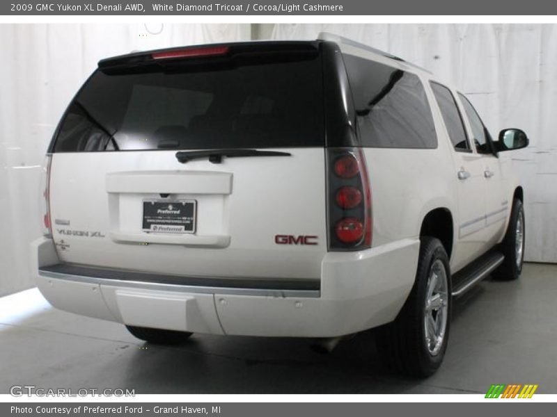 White Diamond Tricoat / Cocoa/Light Cashmere 2009 GMC Yukon XL Denali AWD