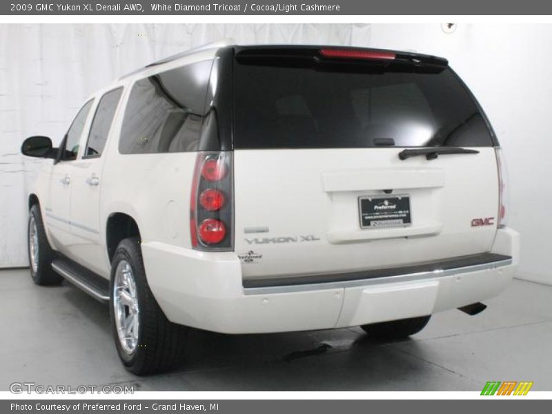 White Diamond Tricoat / Cocoa/Light Cashmere 2009 GMC Yukon XL Denali AWD