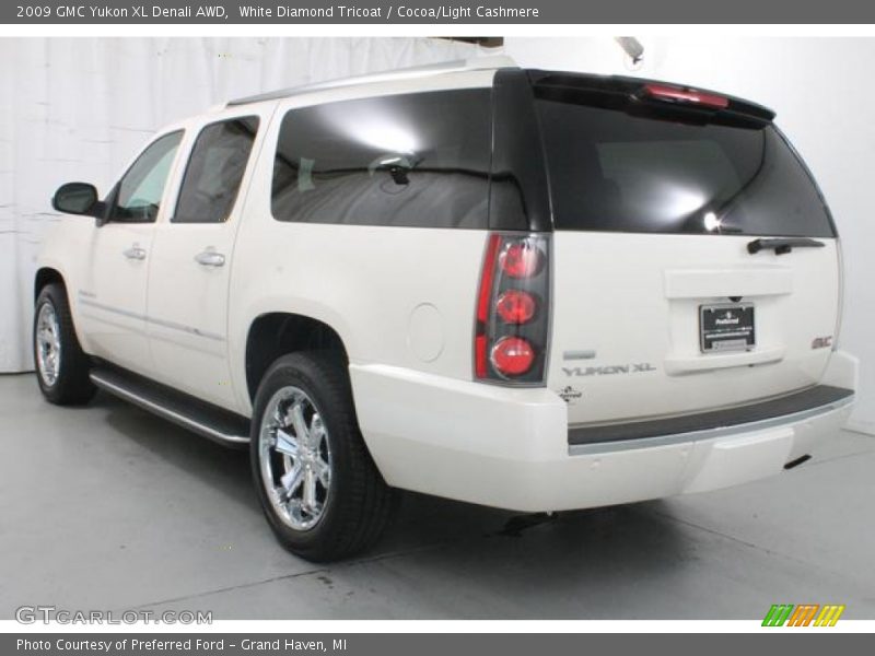 White Diamond Tricoat / Cocoa/Light Cashmere 2009 GMC Yukon XL Denali AWD
