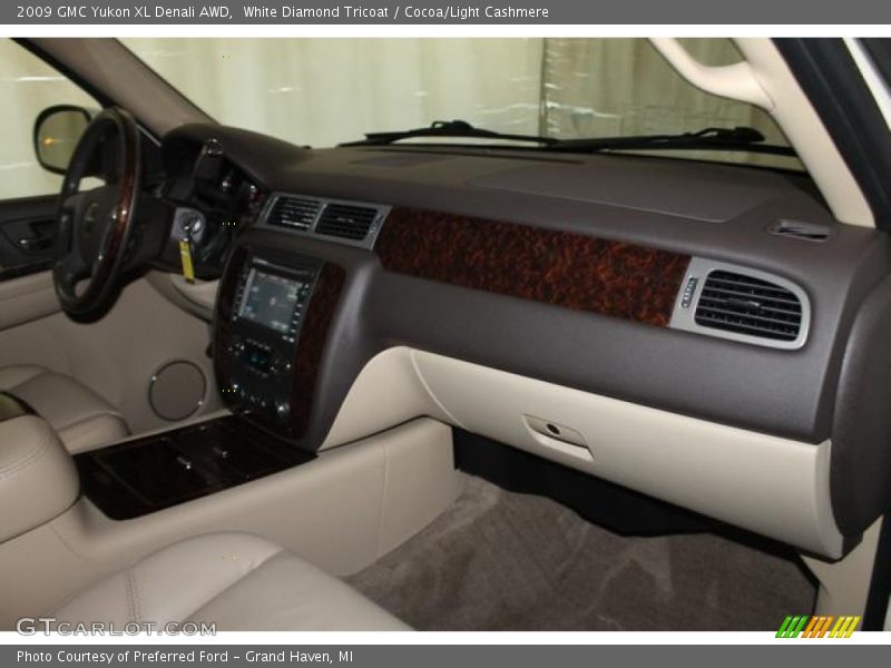 White Diamond Tricoat / Cocoa/Light Cashmere 2009 GMC Yukon XL Denali AWD