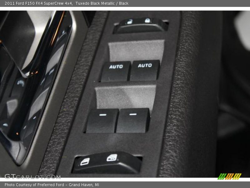 Tuxedo Black Metallic / Black 2011 Ford F150 FX4 SuperCrew 4x4