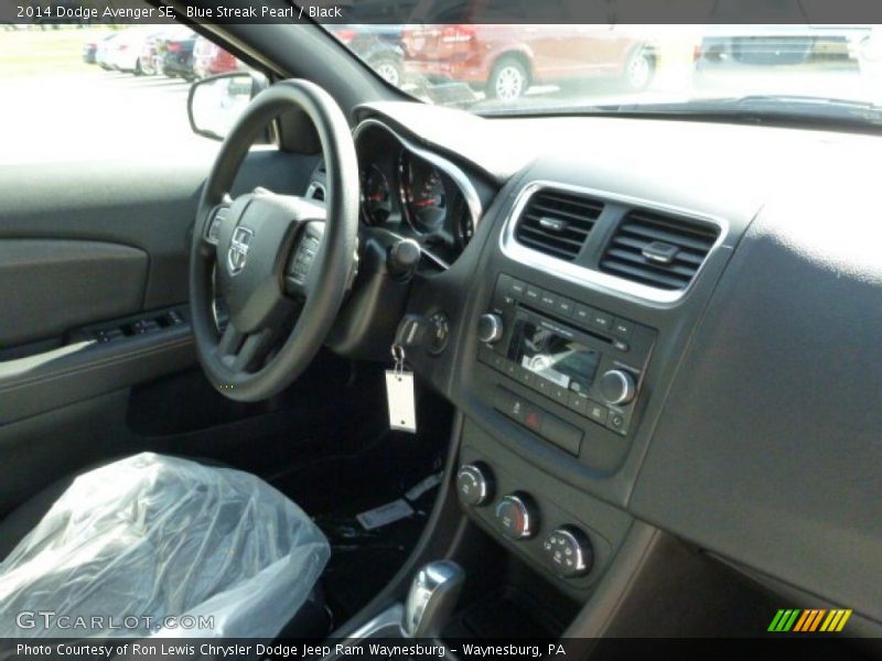 Blue Streak Pearl / Black 2014 Dodge Avenger SE