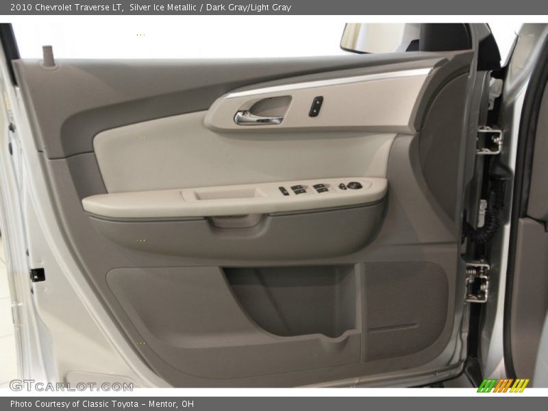 Silver Ice Metallic / Dark Gray/Light Gray 2010 Chevrolet Traverse LT