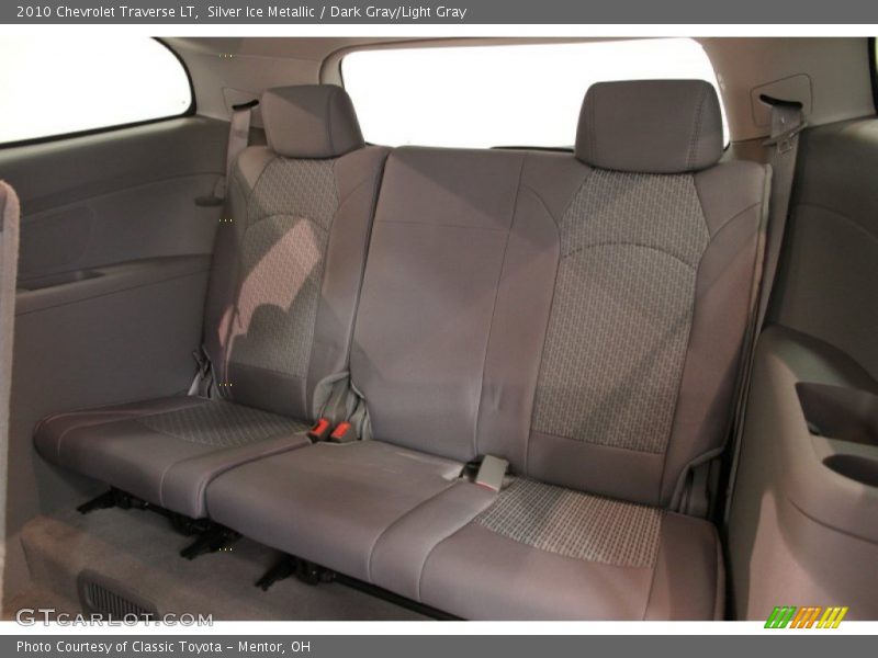Silver Ice Metallic / Dark Gray/Light Gray 2010 Chevrolet Traverse LT