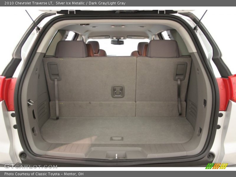Silver Ice Metallic / Dark Gray/Light Gray 2010 Chevrolet Traverse LT