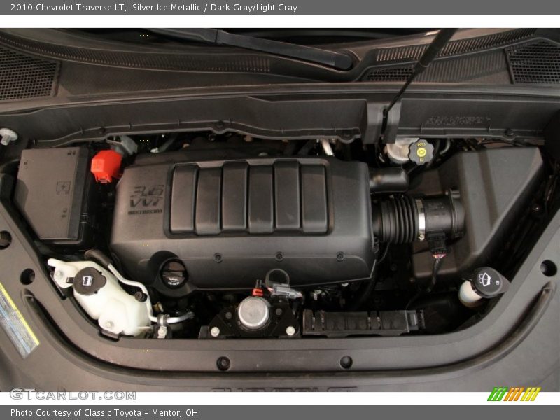 Silver Ice Metallic / Dark Gray/Light Gray 2010 Chevrolet Traverse LT