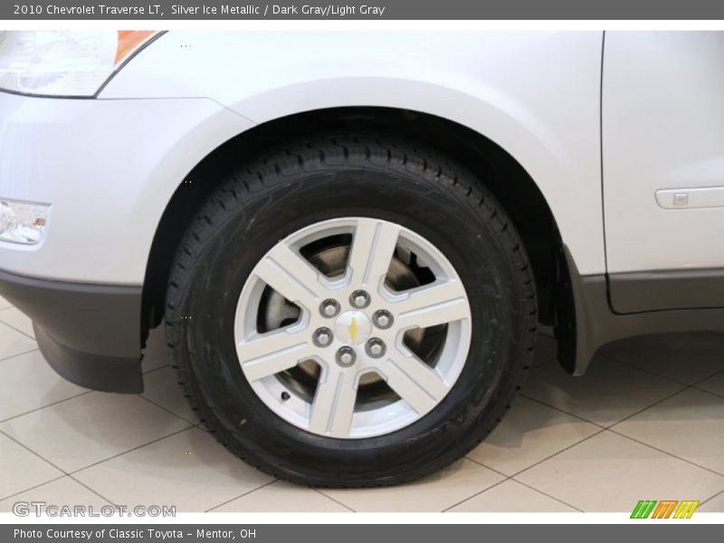 Silver Ice Metallic / Dark Gray/Light Gray 2010 Chevrolet Traverse LT