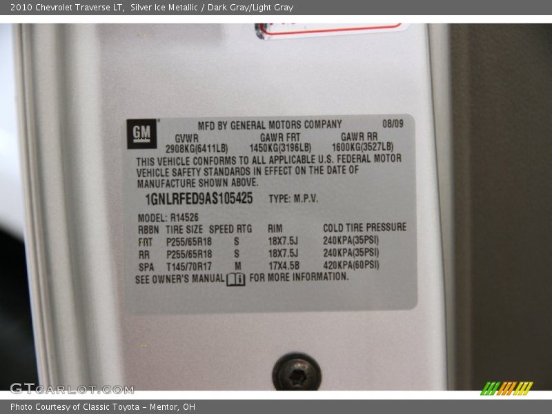 Silver Ice Metallic / Dark Gray/Light Gray 2010 Chevrolet Traverse LT