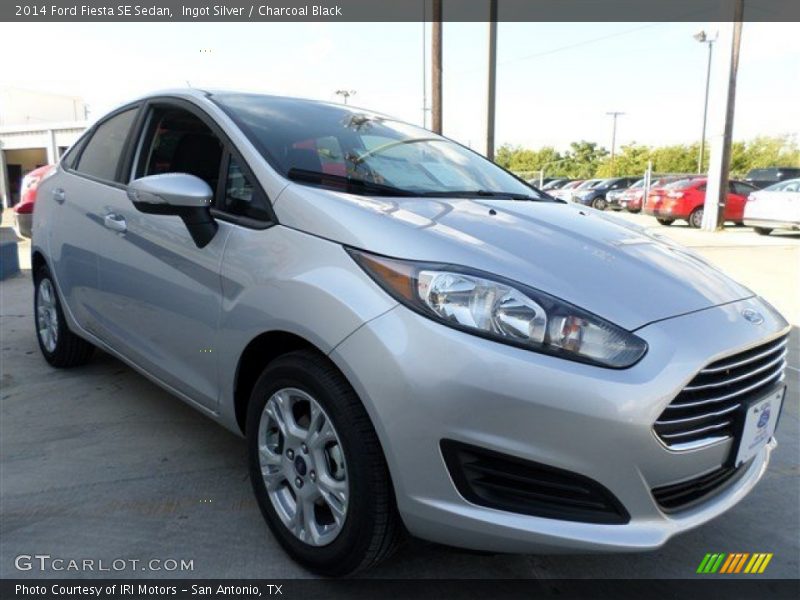 Ingot Silver / Charcoal Black 2014 Ford Fiesta SE Sedan