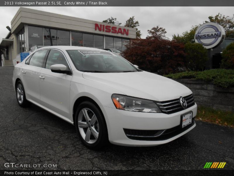 Candy White / Titan Black 2013 Volkswagen Passat 2.5L SE
